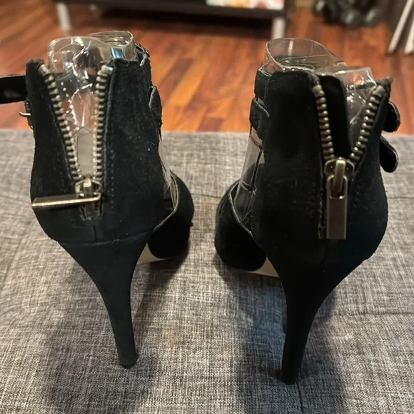 Dolce Vita Black Suede shoe w/ metal embellishments - Picture 3 of 6